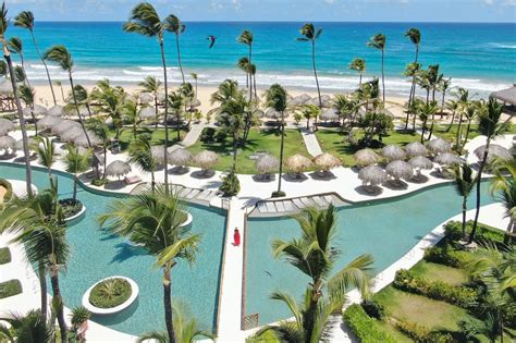 10,658 reviews. #1 of 4 resorts in Uvero Alto. Location. Cleanliness. Service. Value. Travellers' Choice. At Excellence El Carmen you are secluded but not isolated. Our all-adult, all-suite world is situated on a beautiful Caribbean beach in a palm grove on the east coast of the Dominican Republic.